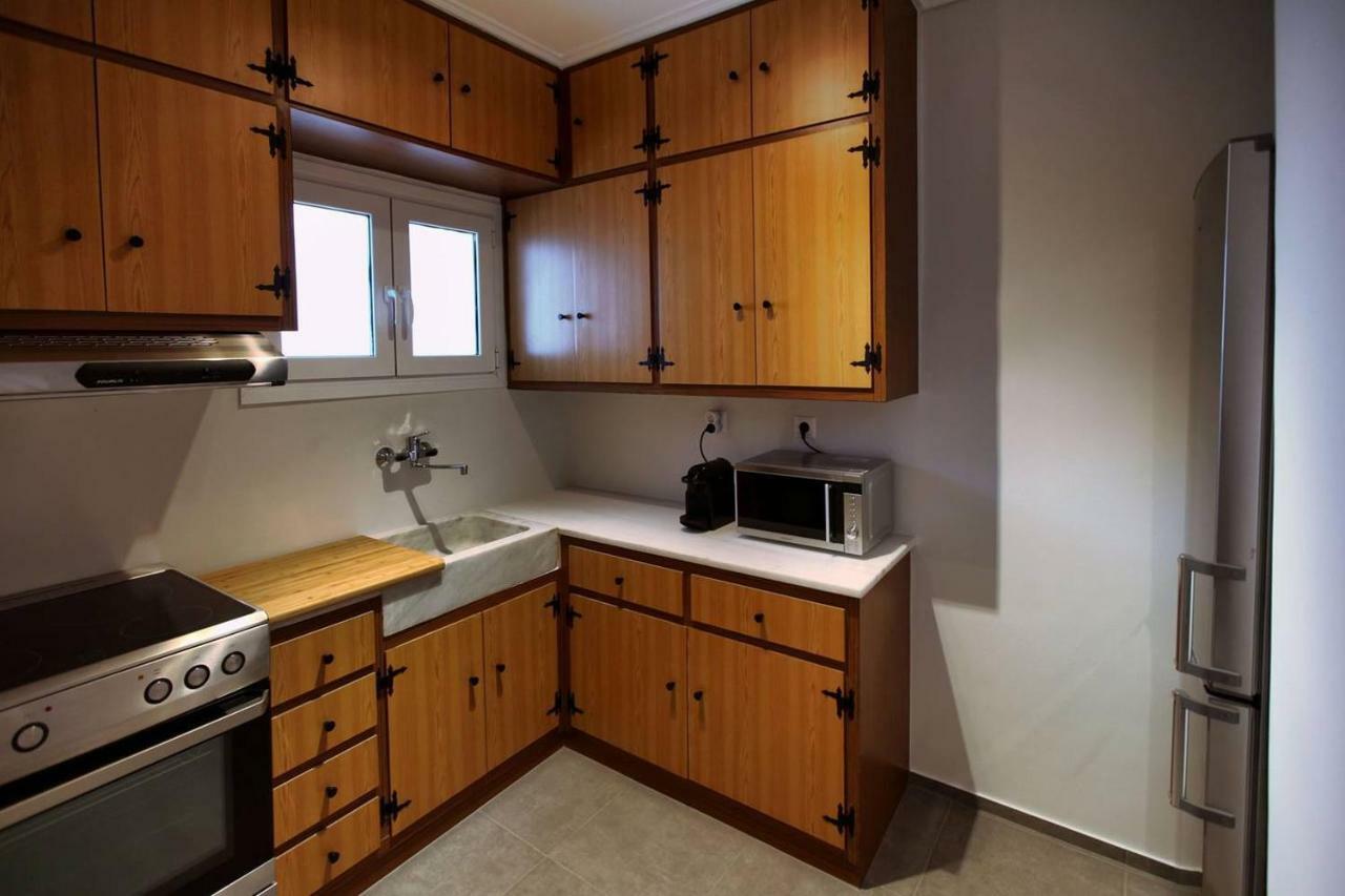 Seaside Renovated Top Floor Apartment Saronida Exterior photo