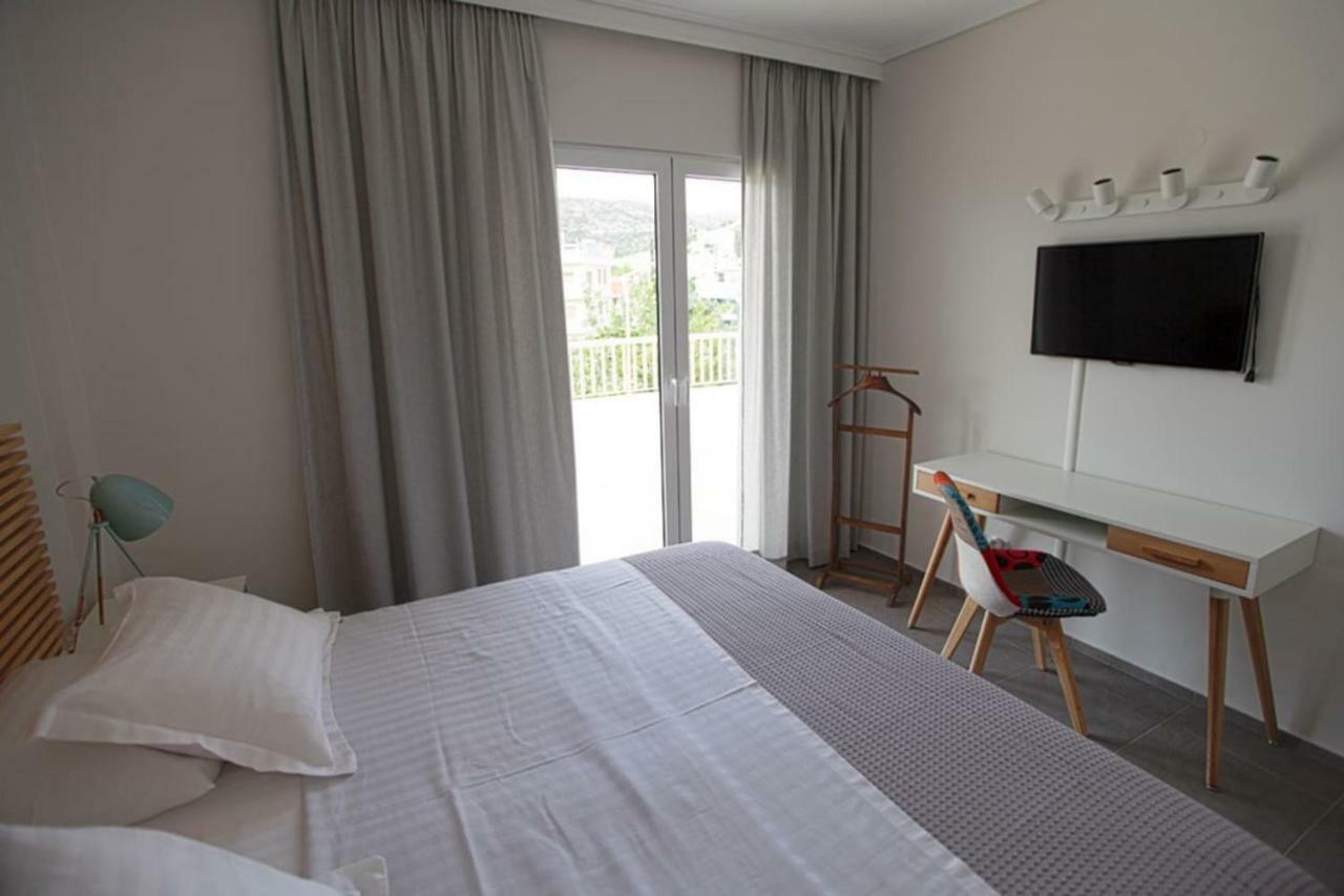 Seaside Renovated Top Floor Apartment Saronida Exterior photo