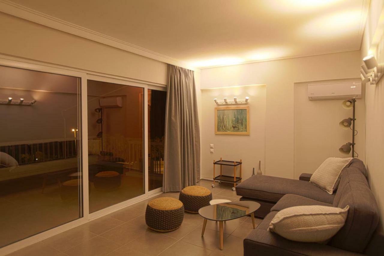 Seaside Renovated Top Floor Apartment Saronida Exterior photo